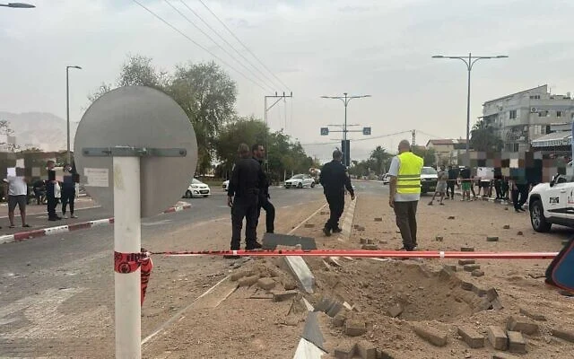 Iráni rakéták három embert megsebesítettek Eilatban; Izrael több száz iráni célpontot támadott