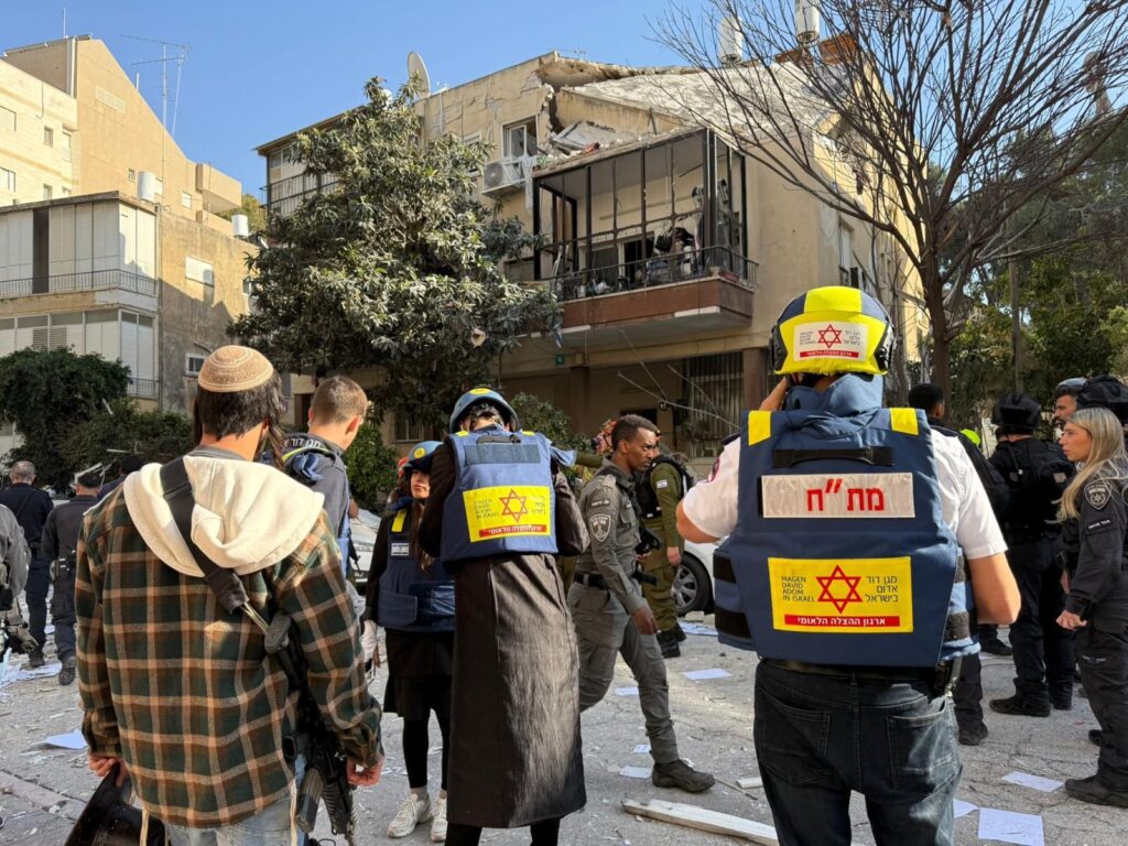 Heten sebesültek meg Izraelben Irán legutóbbi ballisztikus rakétatámadását követően