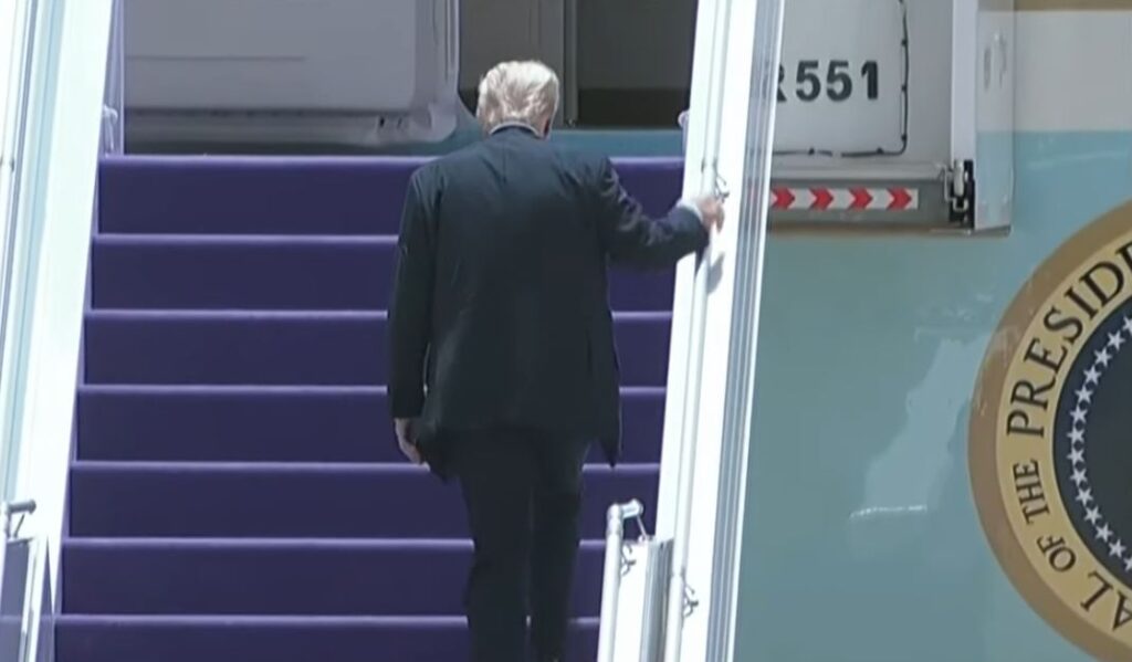 Trump mérlegeli, hogy személyesen veszi át Jeruzsálemben az Izrael-díjat