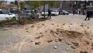 Irán több hullámban indított rakétákat Izrael ellen – emberéletben nem esett kár