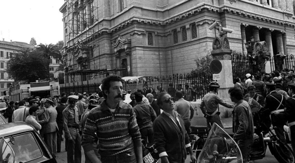 A római zsinagóga elleni, 1982-es merénylet ügyében lezárták a nyomozást: öt személyt gyanúsítanak