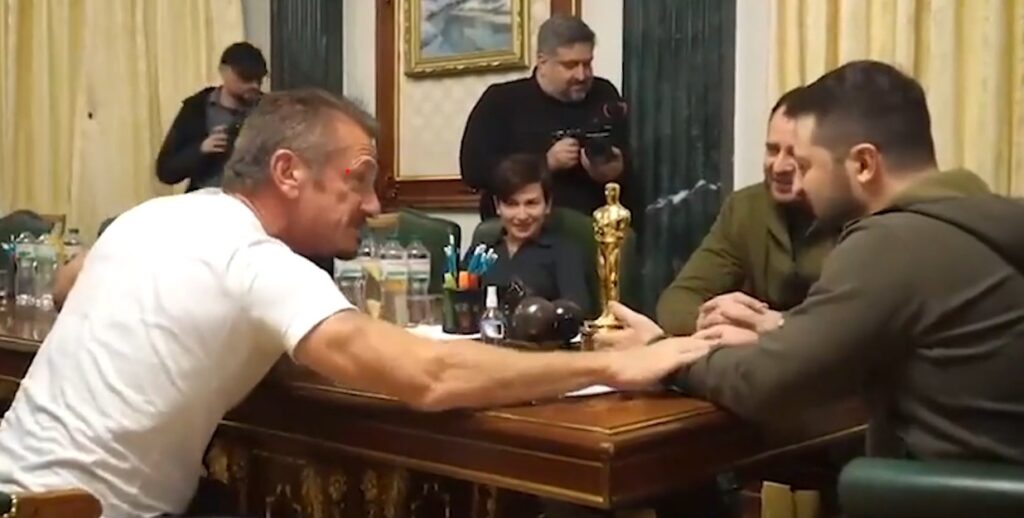 Sean Penn az Oscar díját Zelenszkijnek ajánlotta fel