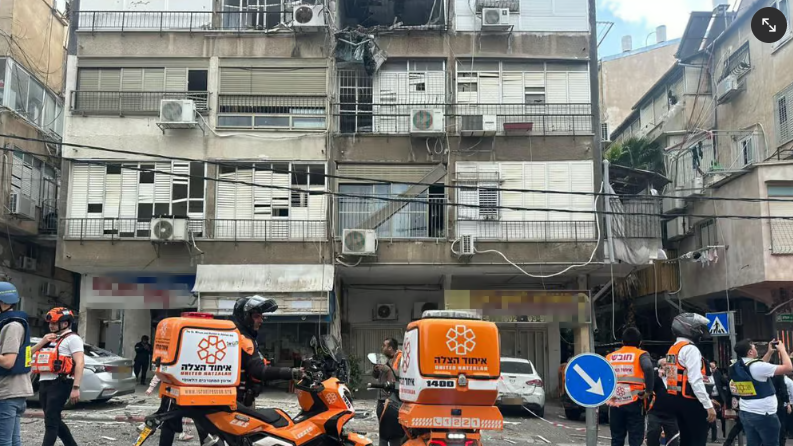 Iráni rakéták csapódtak be Bné Brakban és Tel-Avivban