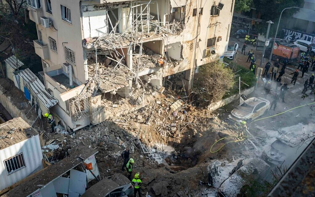 Hat ember könnyebben megsérült Tel-Avivban iráni rakétbecsapódás nyomán