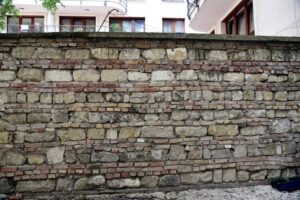 Határvonal és fal, avagy egy városi legenda születése