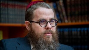 Éles bírálatok érik Köves Slomó EMIH-újrapozícionálási kísérletét