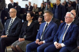 Holokauszt megemlékezés a Páva utcai emlékközpontban a kormányt alakító Magyar Péter jelenlétében