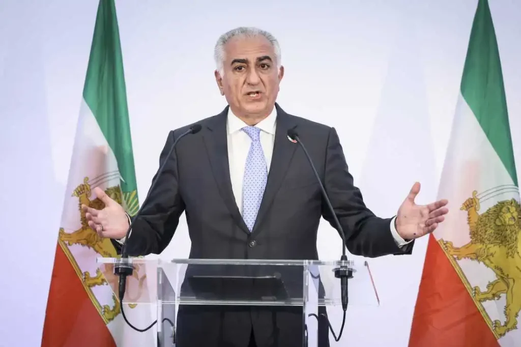 Reza Pahlavi: Az európai újságírók és politikusok „lemondtak szakmai felelősségükről”
