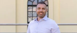 A Mazsihisz Szeretetkórház javára árvereznek el egy választási plakátot