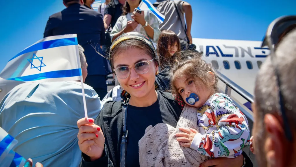 Csúcsokat döntött a brit alija –  de „nincs exodus”