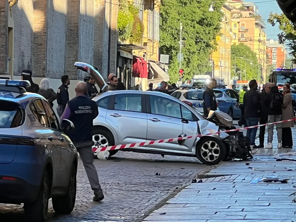 Autós merénylet történt Modenában, nyolcan megsérültek