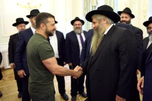 Az ukrán főrabbi Budapesten méltatja az ukrán hadsereg magyar zsidó katonáját