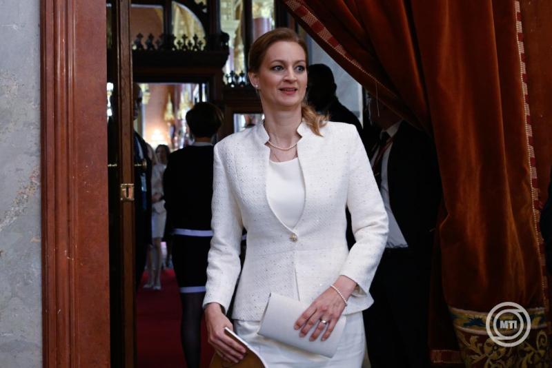 Az Országggyűlés új elnöke: Újra kitűzik a Parlamentre az Európai Unió zászlaját