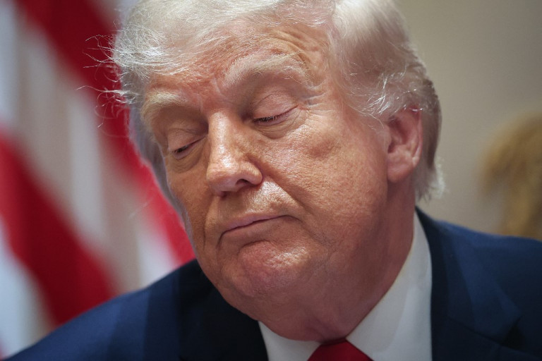 Miután bejelentette, hamarosan le is fújta a csütörtök esti, Irán elleni légicsapásokat Trump