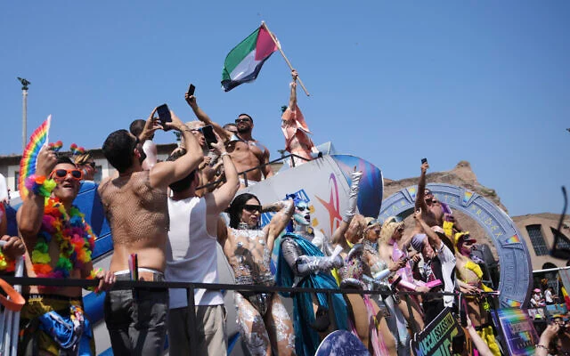 Bologna Pride: Rátámadtak a Dávid-csillagos zászlót vivő felvonulókra