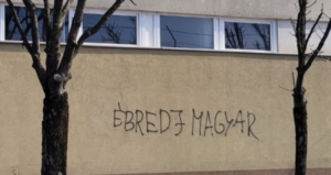 Egy helyi kezdeményezés után eltűnt a nyilas felirat Ercsiben