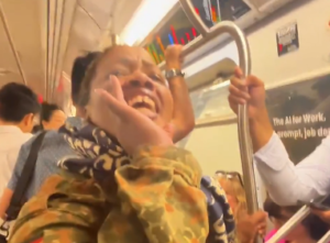 „A zsidók gyerekeket esznek!” – New York-i metróutas megtámadott egy 23 éves zsidó nőt