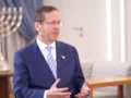 Herzog a szaúdi televíziónak: Arról álmodom, hogy béke lesz Rijáddal, és megszakad a szívem az ártatlan gázaiak miatt”