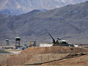 Az izraeli hírszerzés szerint Irán folytatja az atomprogramot