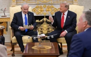 Izraeli infók nyomán Trumpot szabályosan kicsempészték az Air Force One fedélzetéről