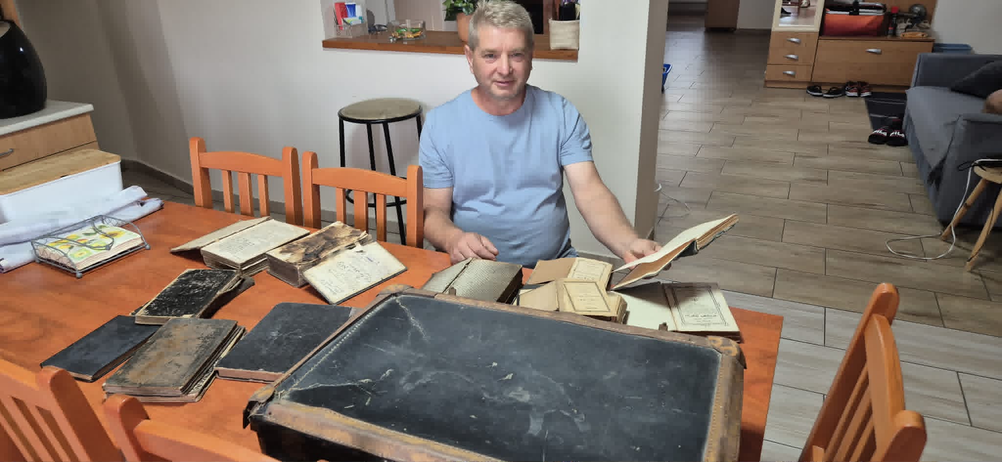 Padláson talált Biblia és imakönyvek