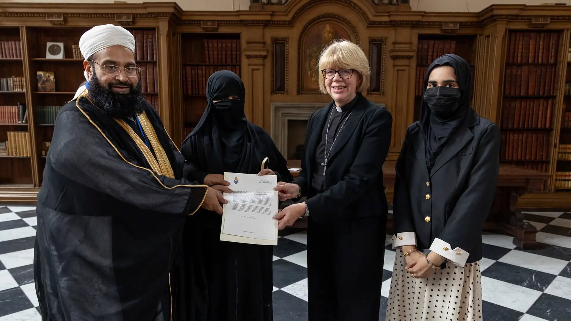 A mai Európa meghülyült – Canterbury érseke kitüntette az Oszama bin Ladent...