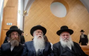 Az izraeli miniszterelnökre dühös ultraortodoxok lehetővé tehetik egy Eisenkot vezette kormány megalakulását