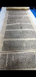 „Töredezett, hiányos, de a miénk”