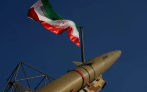 Irán továbbra is képes rakétákat és drónokat gyártani, Oroszország pedig fegyverekkel látja el