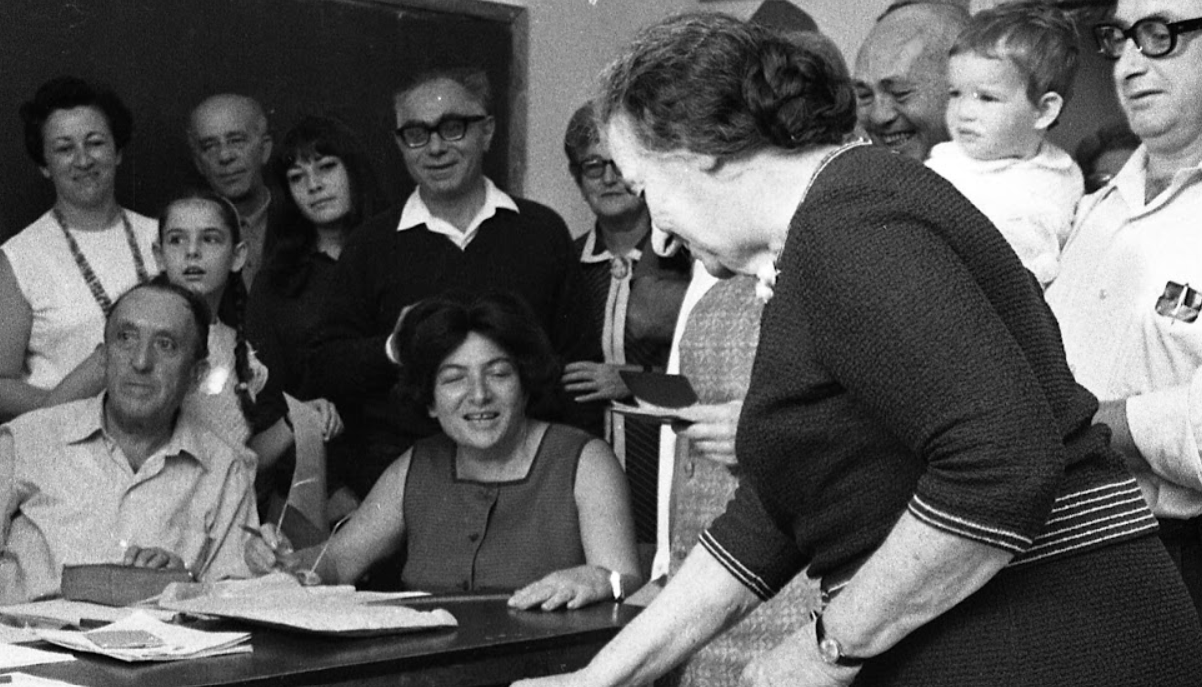 Demokrácia, teljes izraeli hangerőn
