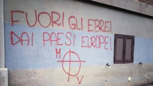 „Ki a zsidókkal az európai országokból!” – antiszemita és neonáci falfirkák jelentek meg római lakóházakon